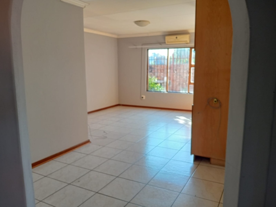 To Let 3 Bedroom Property for Rent in Langenhovenpark Free State